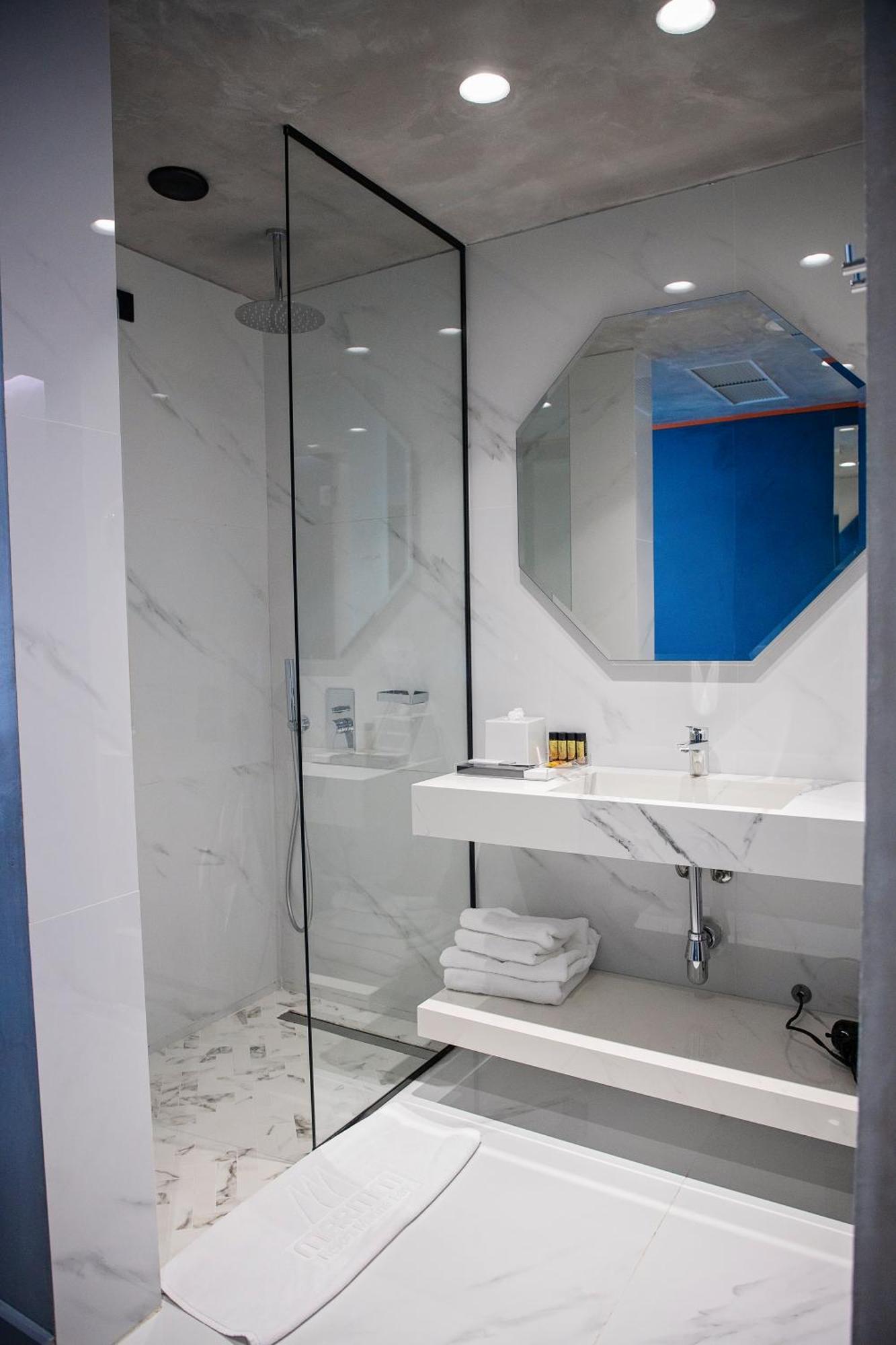 Maritim Marina Bay Resort Spa & Casino Adult Friendly Vlore Exterior photo Bathroom