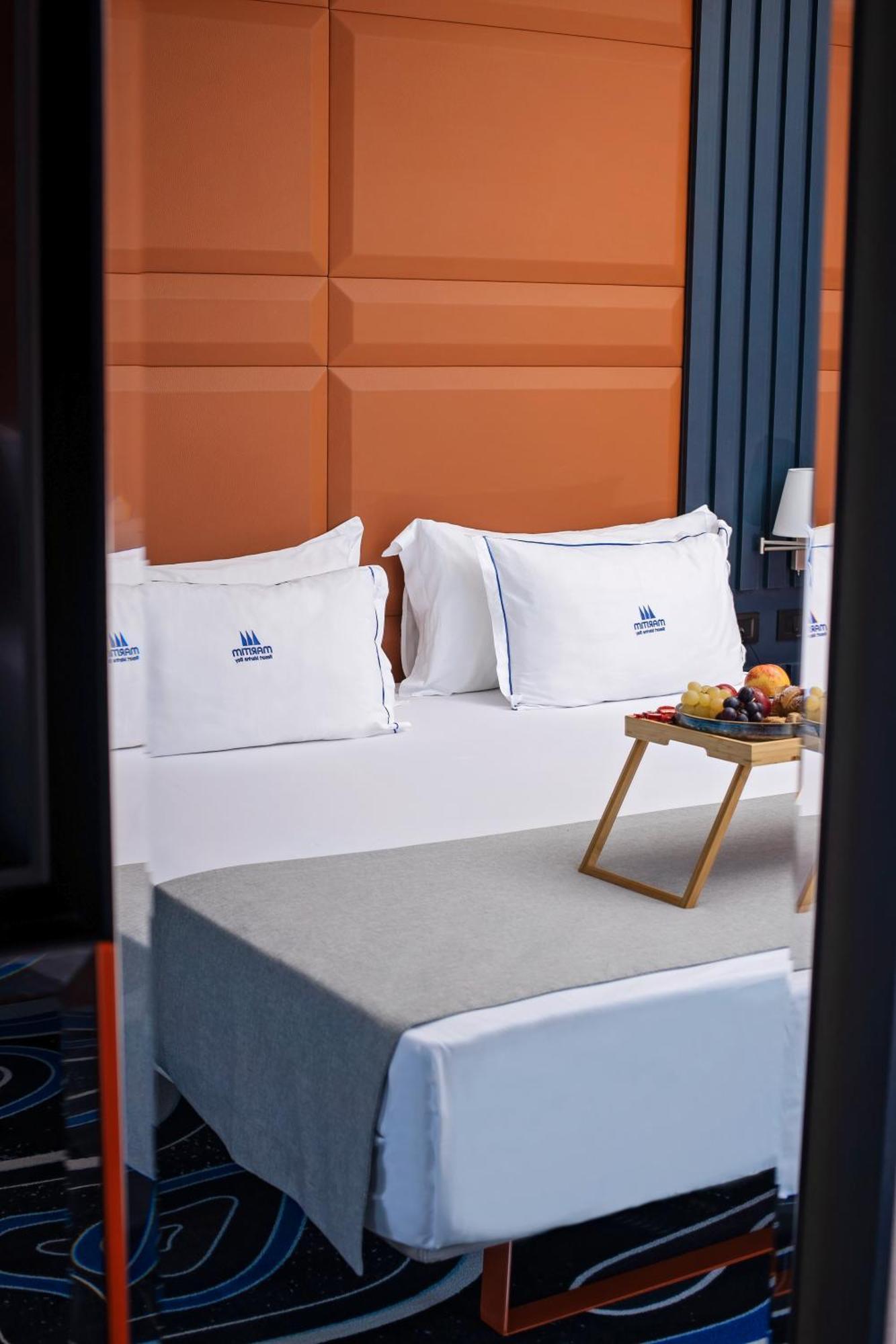 Maritim Marina Bay Resort Spa & Casino Adult Friendly Vlore Exterior photo A room at the hotel
