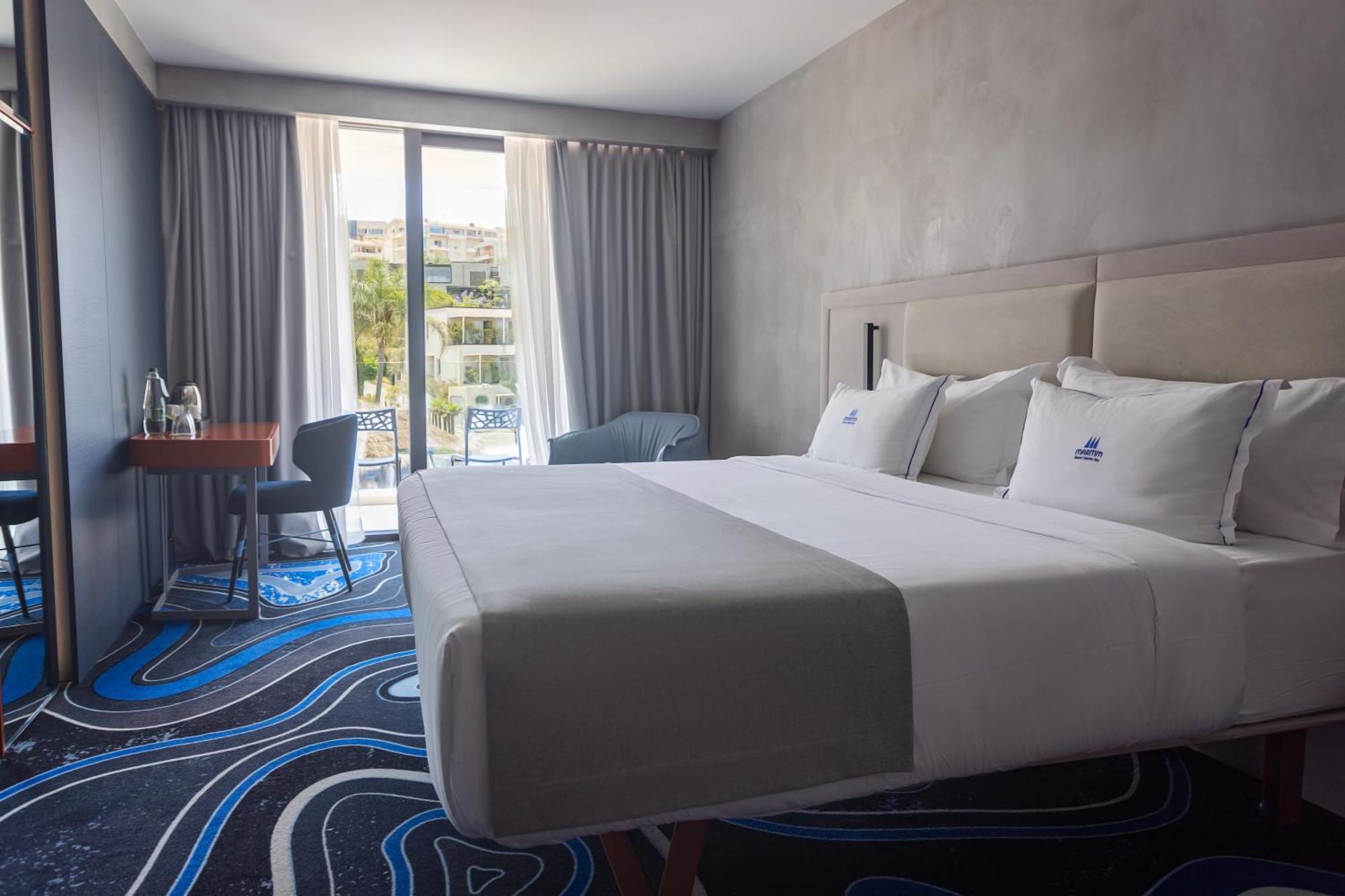 Maritim Marina Bay Resort Spa & Casino Adult Friendly Vlore Exterior photo A room at the hotel