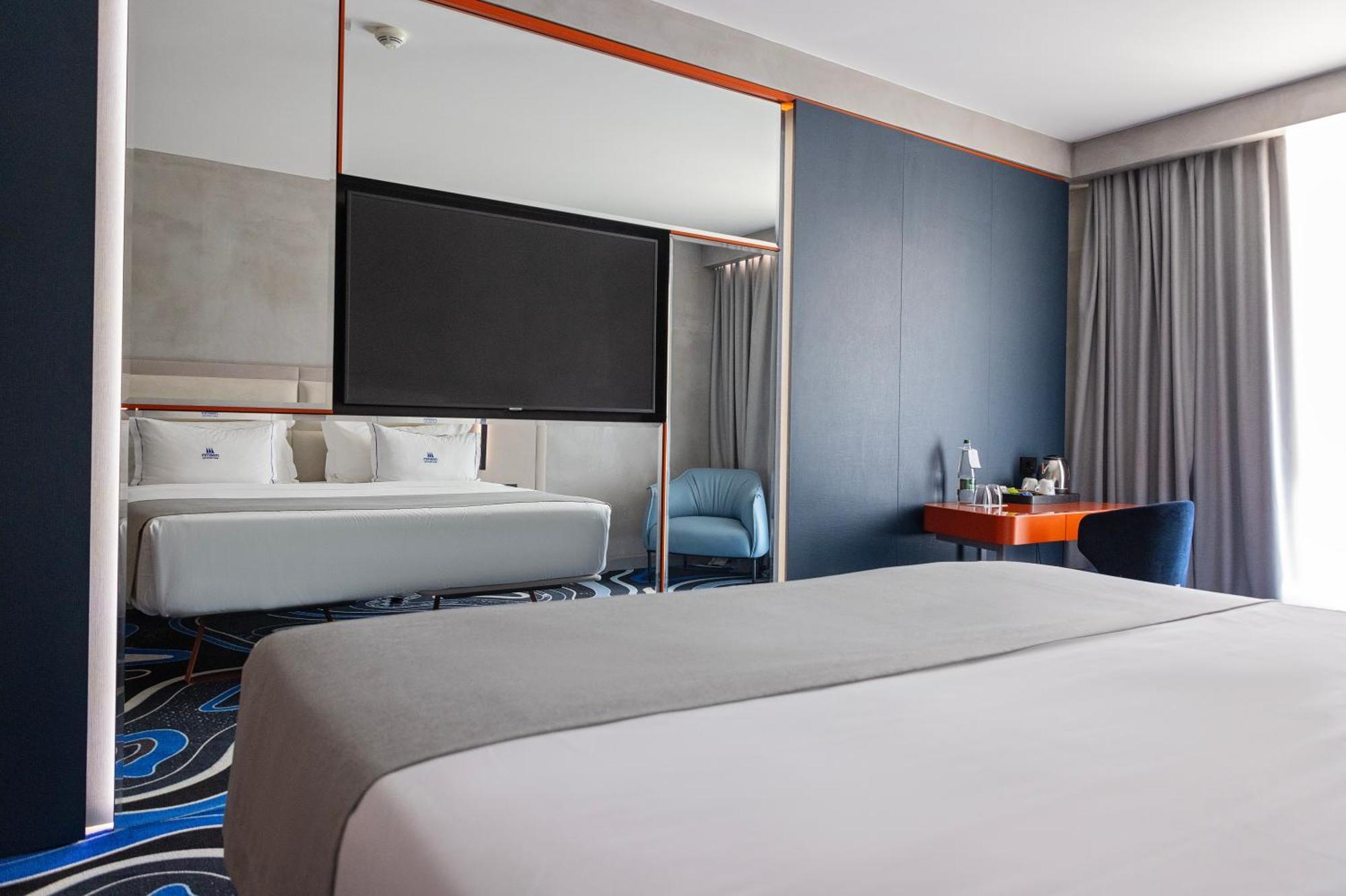 Maritim Marina Bay Resort Spa & Casino Adult Friendly Vlore Exterior photo A room at the hotel