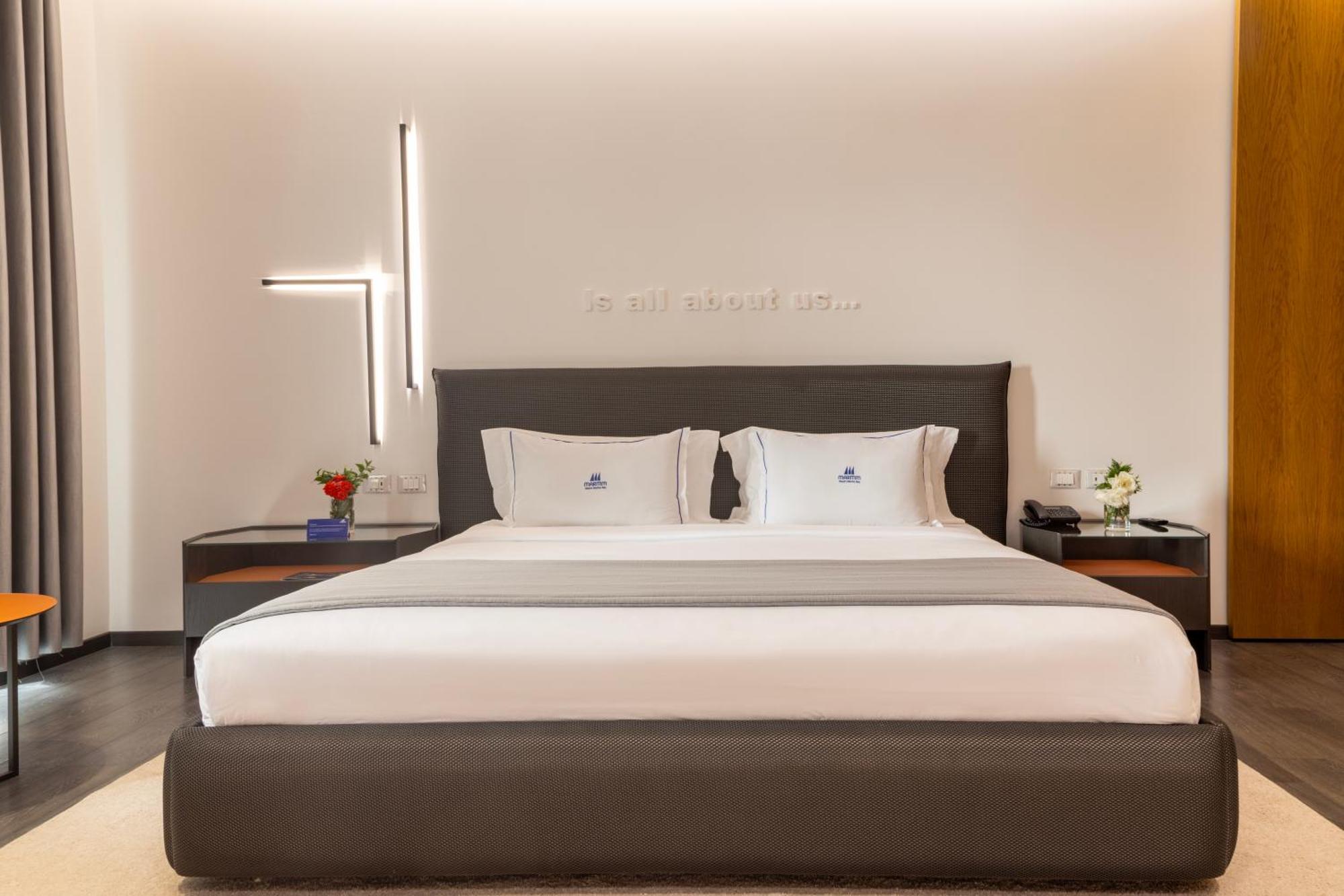 Maritim Marina Bay Resort Spa & Casino Adult Friendly Vlore Exterior photo A bedroom at the hotel