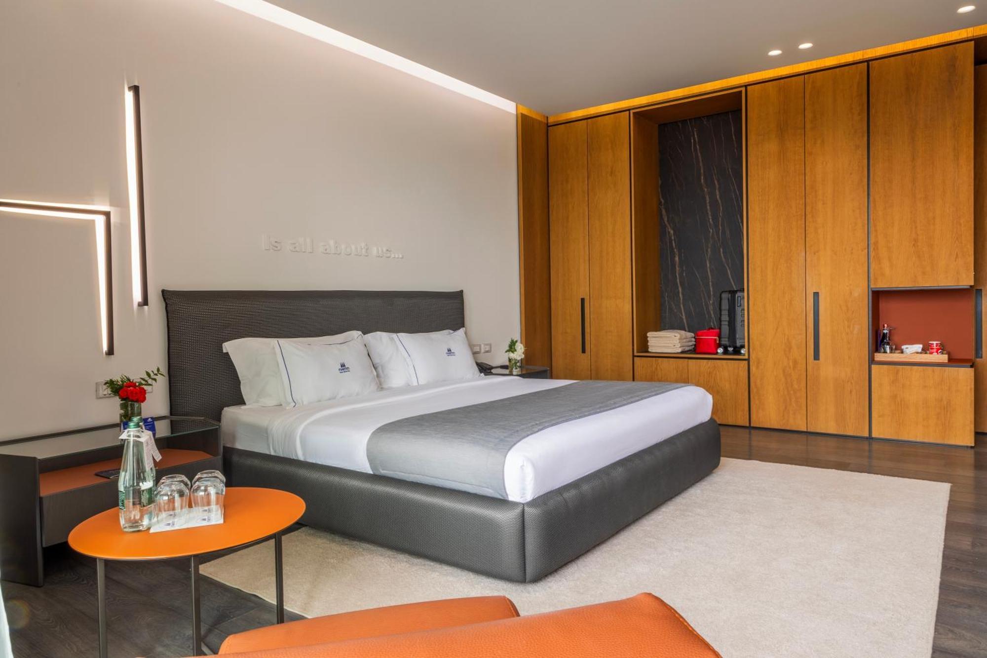 Maritim Marina Bay Resort Spa & Casino Adult Friendly Vlore Exterior photo A bedroom at the hotel