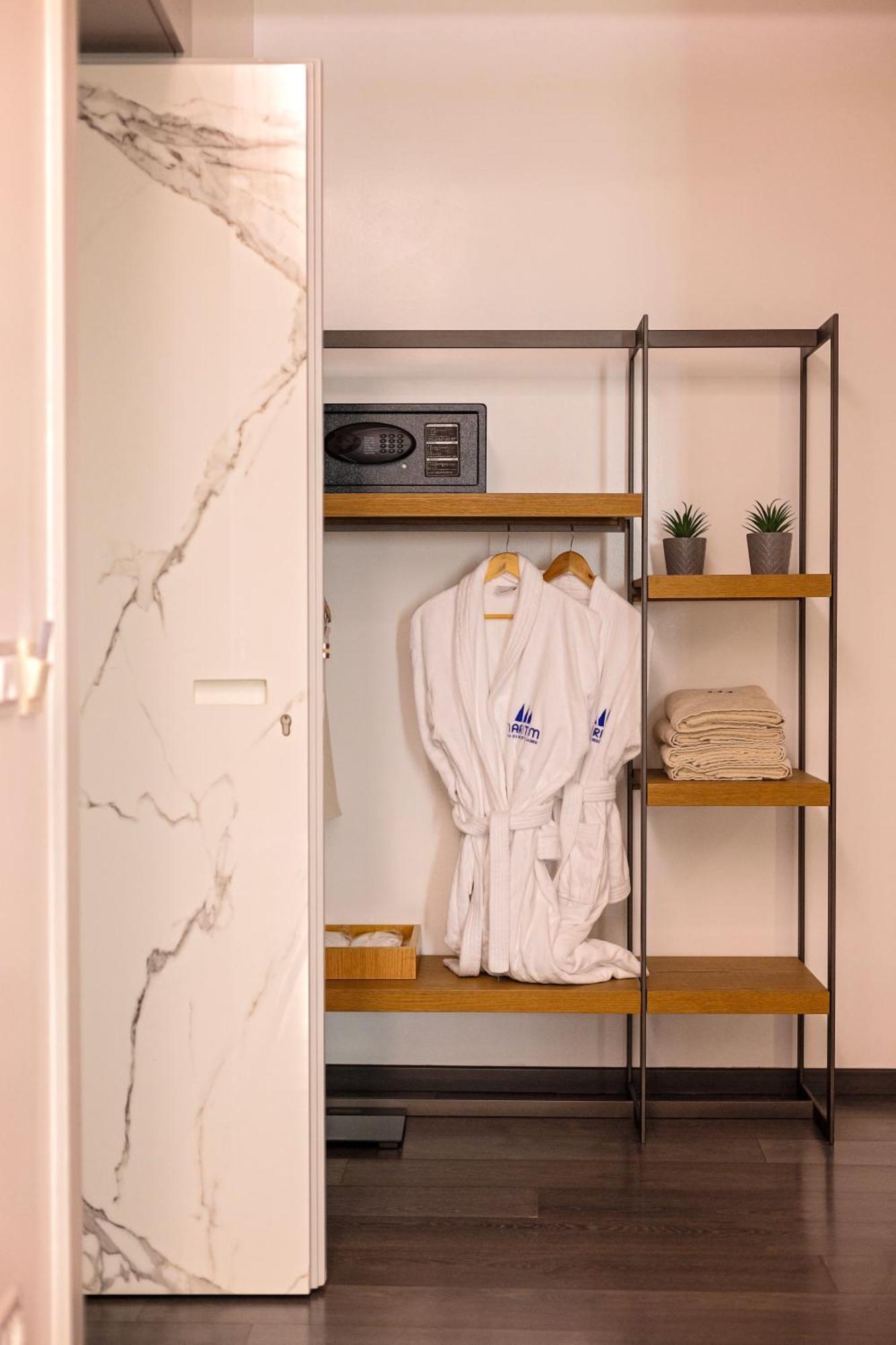 Maritim Marina Bay Resort Spa & Casino Adult Friendly Vlore Exterior photo A bathrobe in a closet