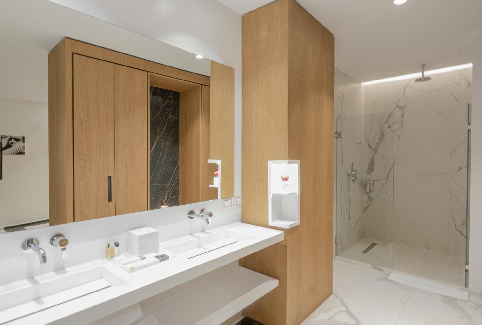 Maritim Marina Bay Resort Spa & Casino Adult Friendly Vlore Exterior photo Bathroom