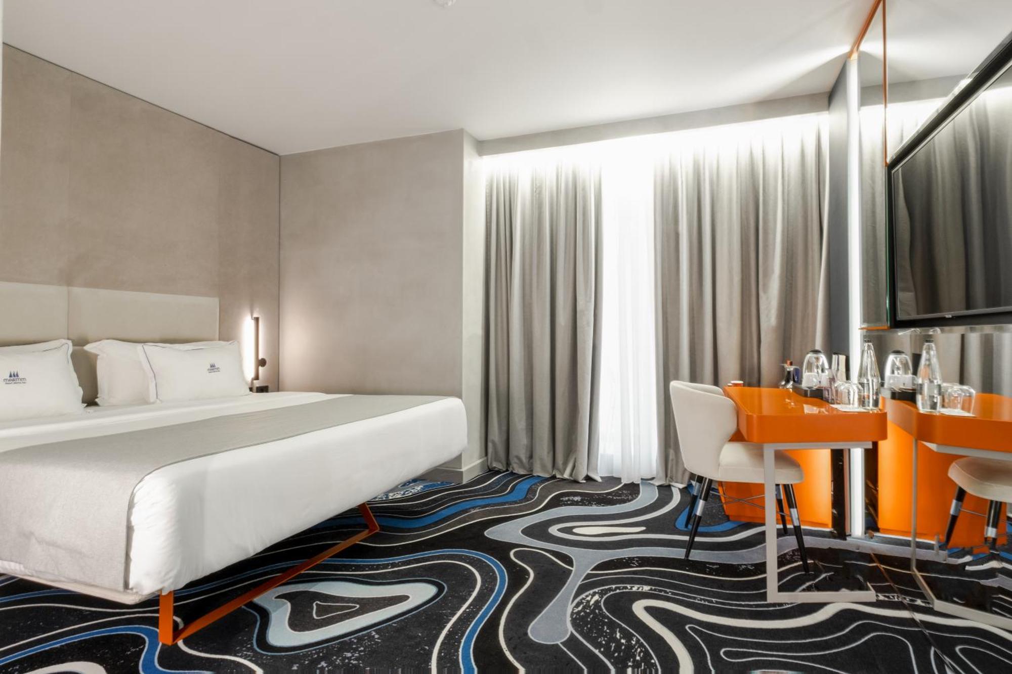 Maritim Marina Bay Resort Spa & Casino Adult Friendly Vlore Exterior photo A room at the hotel