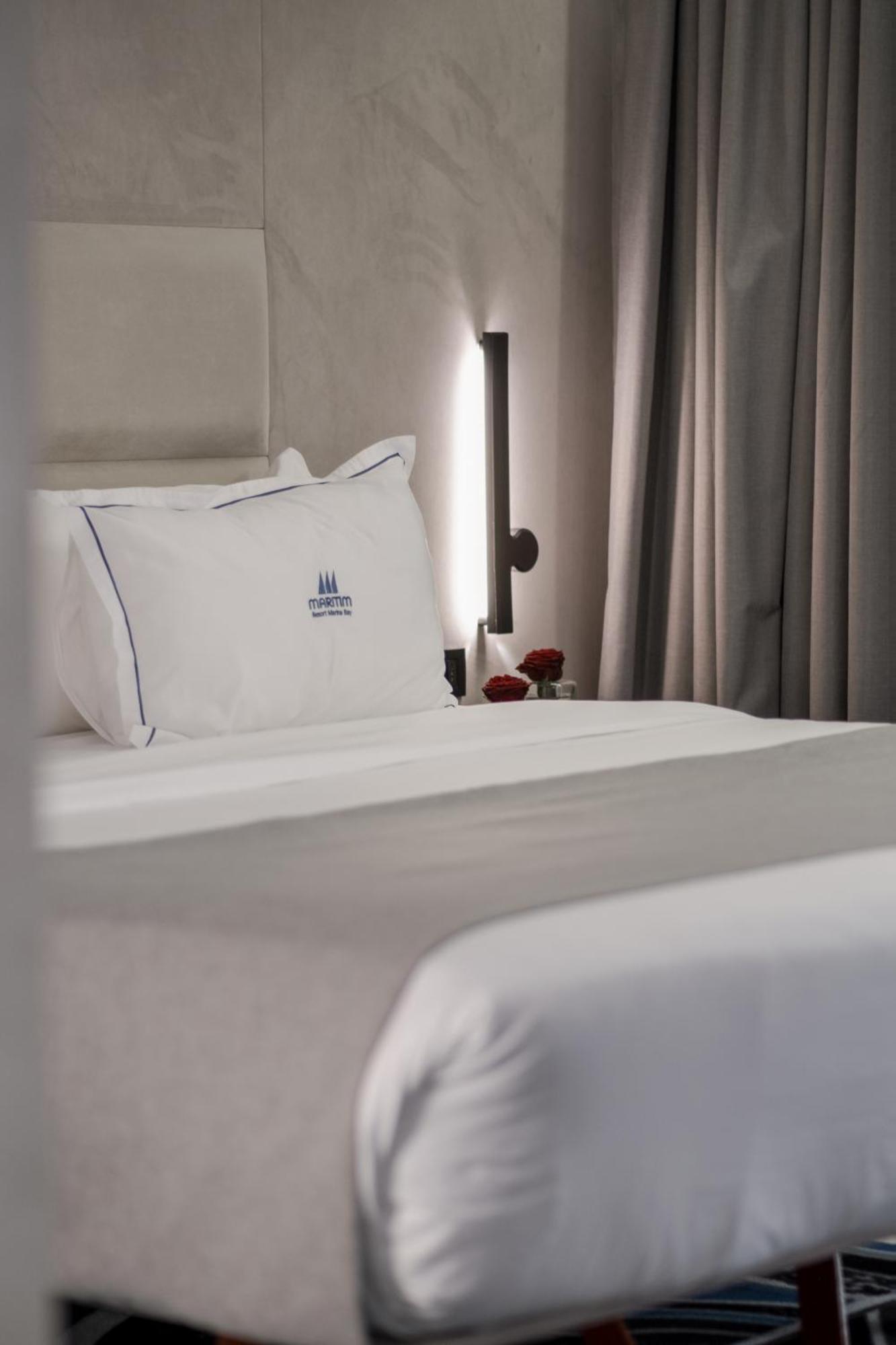 Maritim Marina Bay Resort Spa & Casino Adult Friendly Vlore Exterior photo A bed at the Mandarin Oriental, Munich
