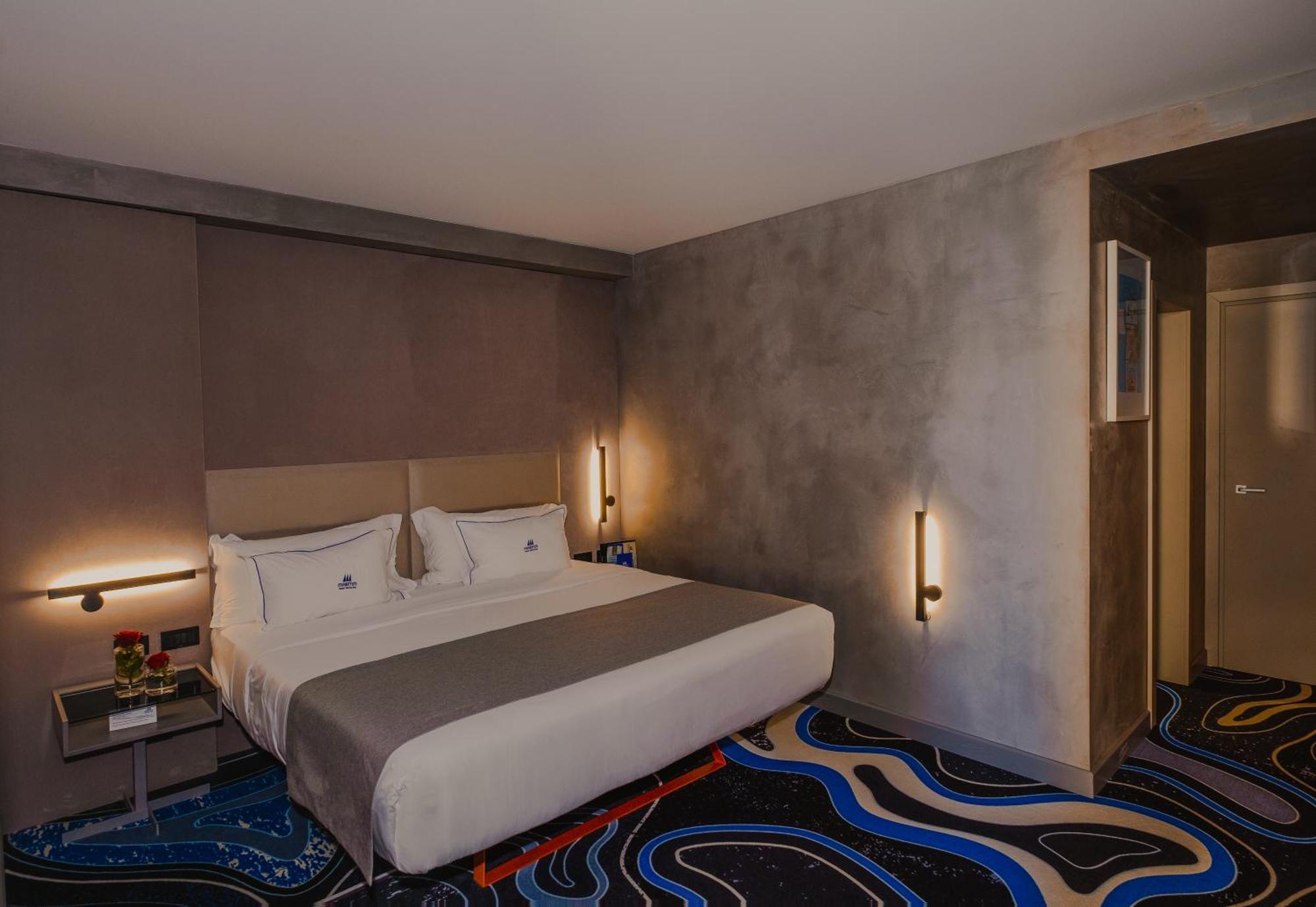 Maritim Marina Bay Resort Spa & Casino Adult Friendly Vlore Exterior photo A room at the hotel