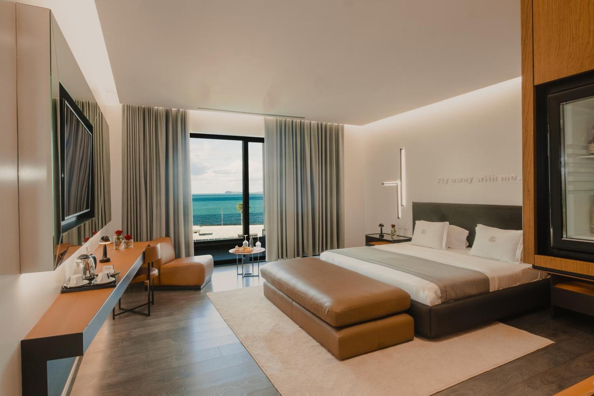 Maritim Marina Bay Resort Spa & Casino Adult Friendly Vlore Exterior photo Deluxe Room
