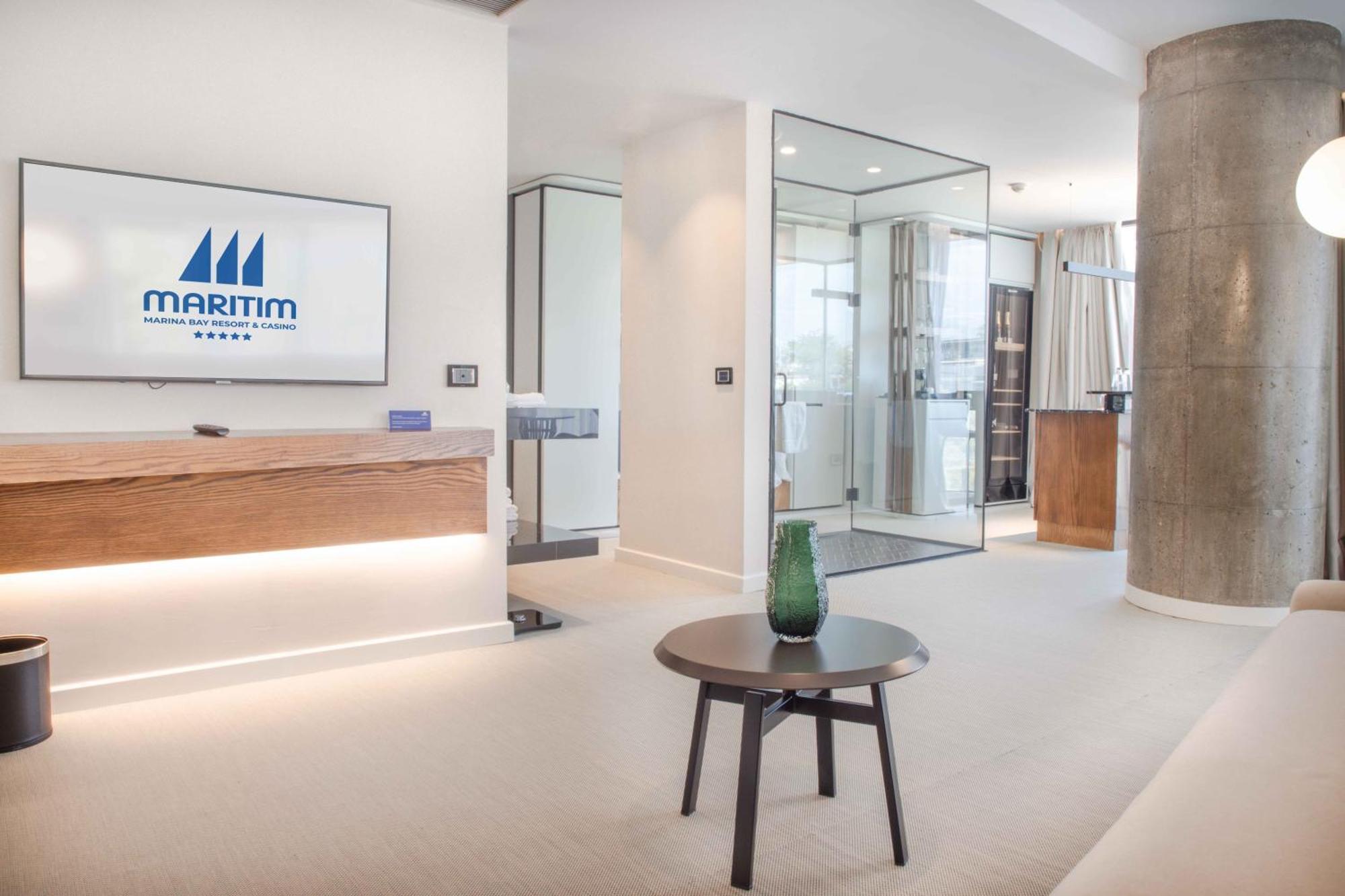 Maritim Marina Bay Resort Spa & Casino Adult Friendly Vlore Exterior photo The lobby of the hotel