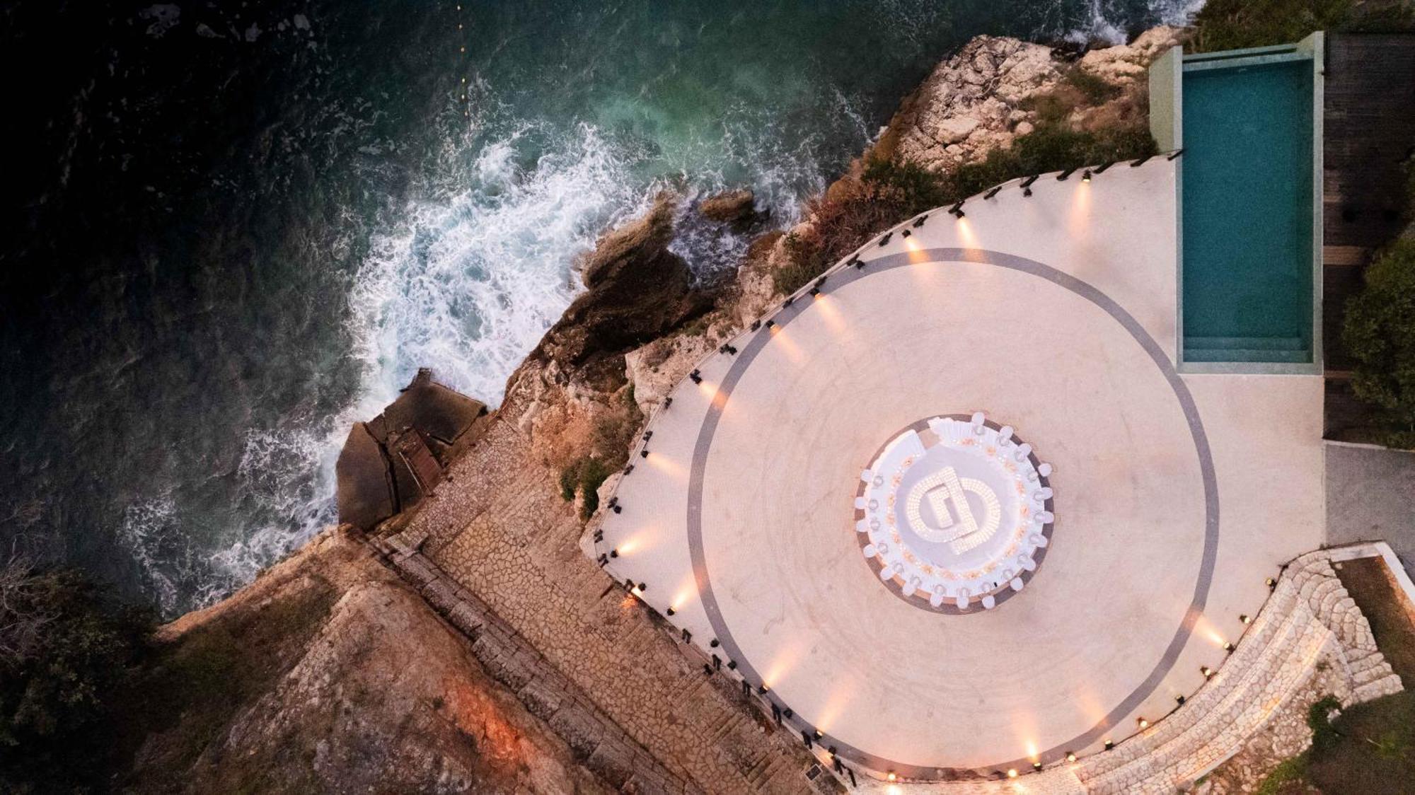 Maritim Marina Bay Resort Spa & Casino Adult Friendly Vlore Exterior photo Aerial view of the temple
