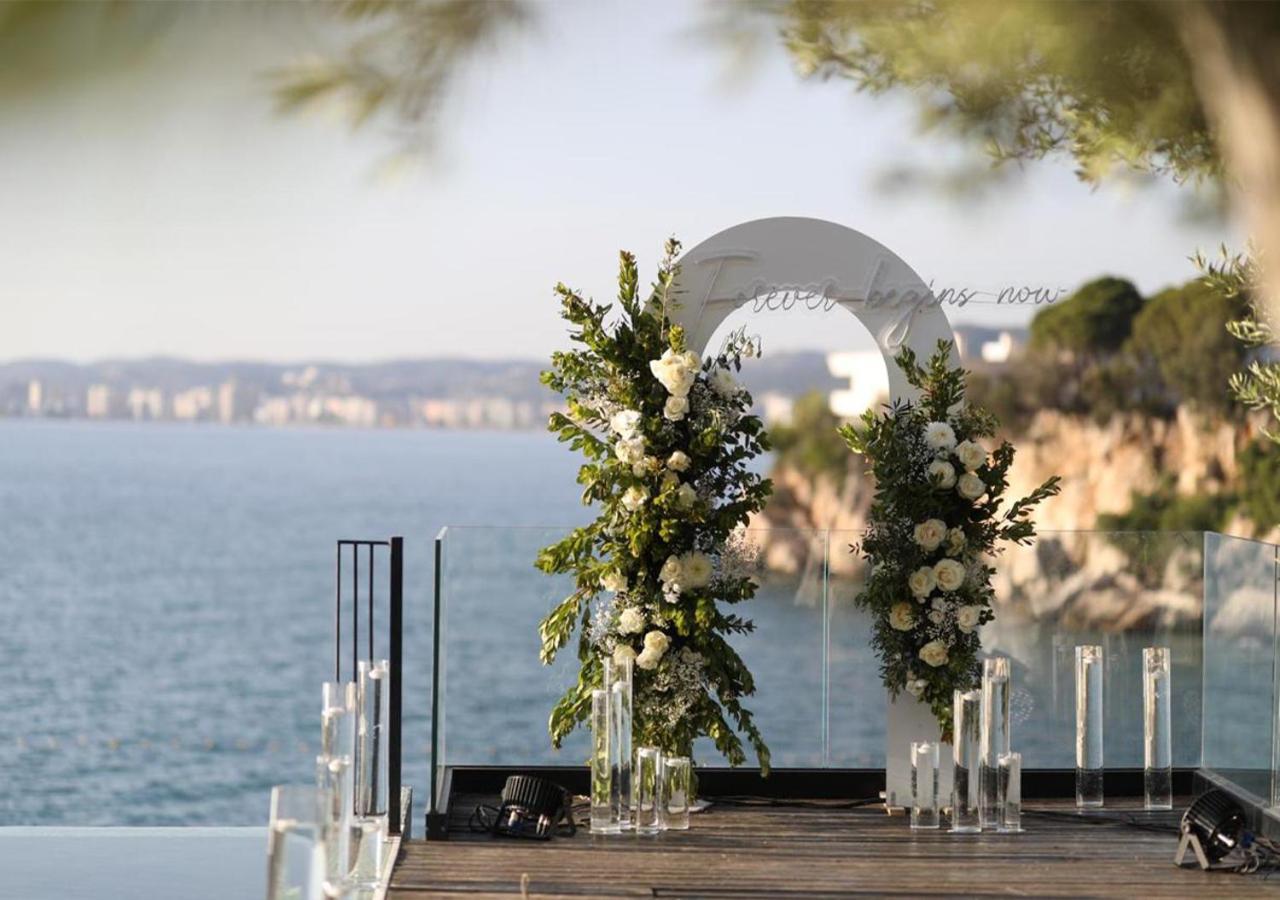Maritim Marina Bay Resort Spa & Casino Adult Friendly Vlore Exterior photo Wedding ceremony at the beach