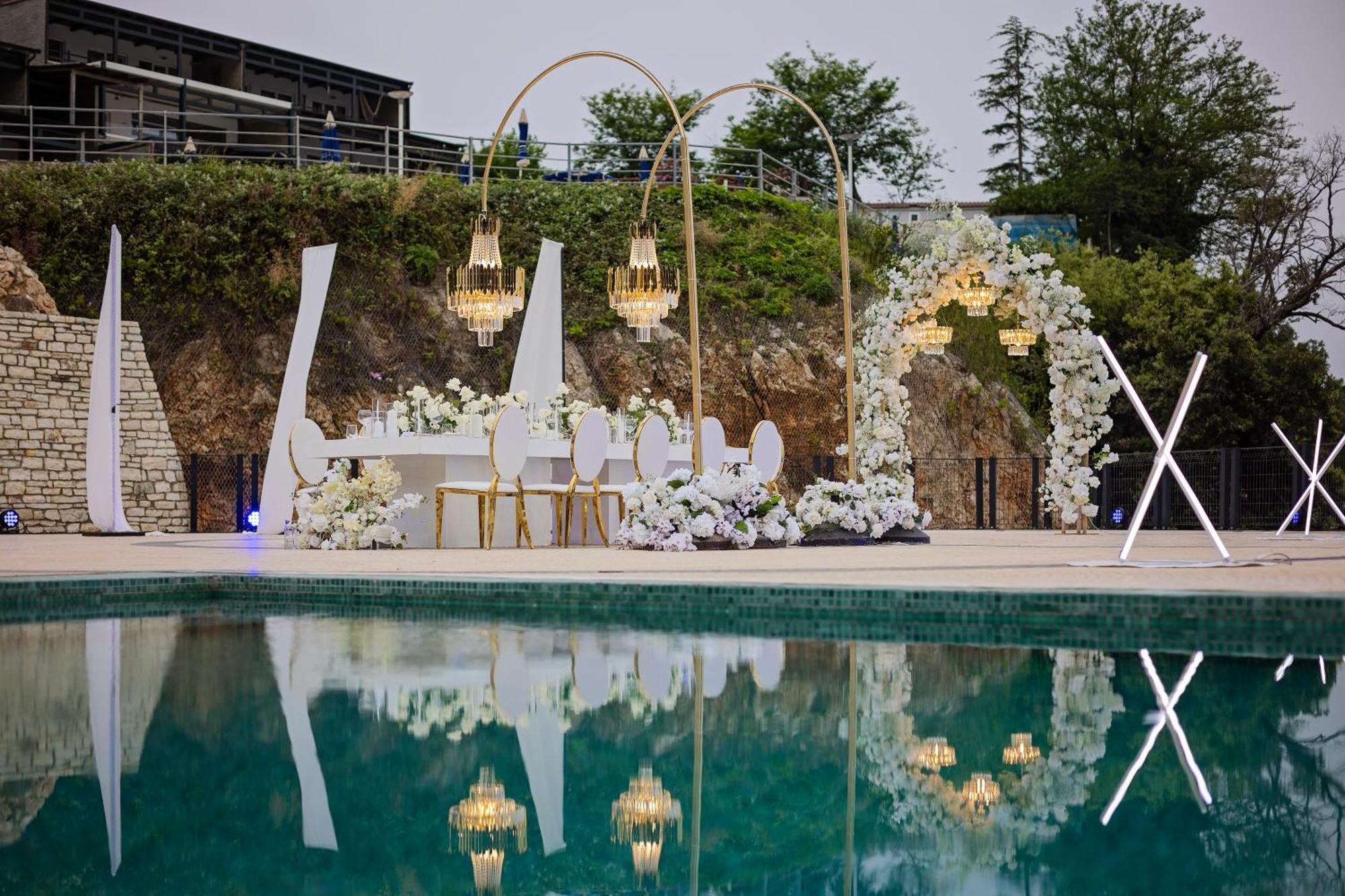 Maritim Marina Bay Resort Spa & Casino Adult Friendly Vlore Exterior photo Wedding at the hotel